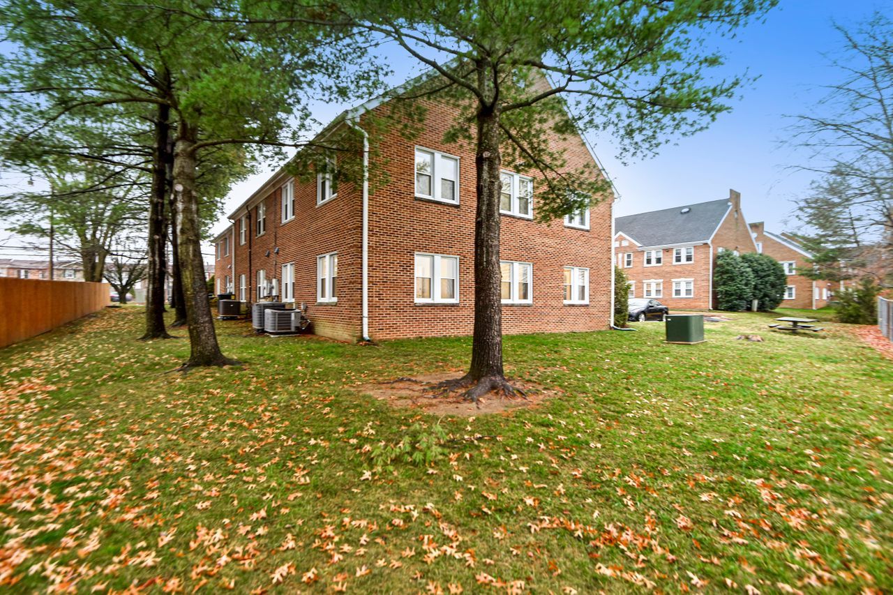 2102 Gallows Rd, Vienna, VA, 22182